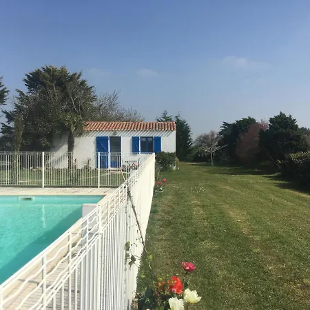 Avec Piscine Oda ve Kahvaltı