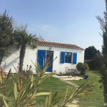 Avec Piscine Bed & Breakfast 3*