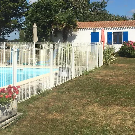 Oda ve Kahvaltı Avec Piscine 3*