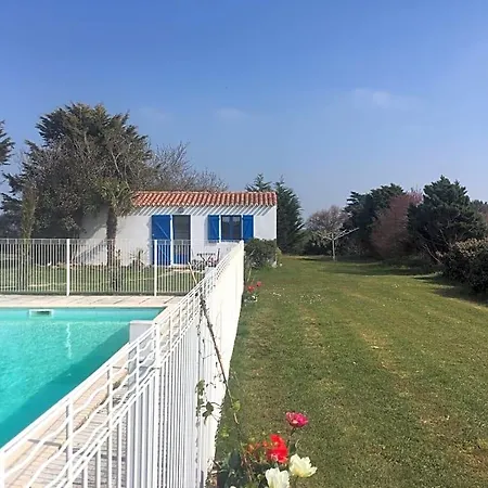 Avec Piscine Bed & Breakfast 3*