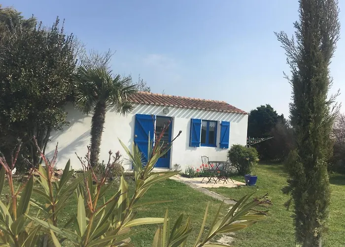 Avec Piscine Oda ve Kahvaltı 3*