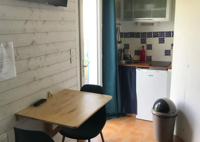 Avec Piscine Oda ve Kahvaltı Beauvoir-sur-Mer